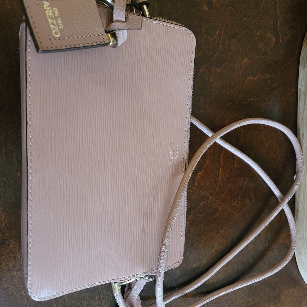 Pink Minimalist Crossbody Bag with Smooth Texture